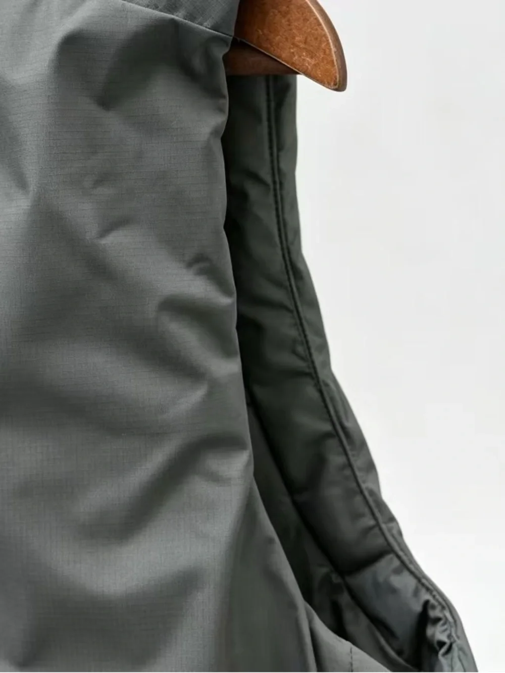 Arc'teryxx Men's Slate Grey Insulated Vest